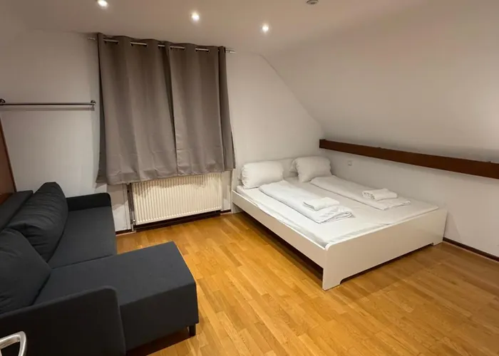 Apartament 4-zimmer-wohnung Mit Garten In Hamburg-wandsbek *